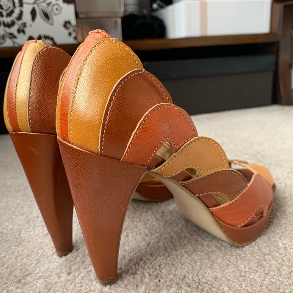 BCBGirls Shoes rust/ bronze colour. Size 5.5 - Picture 4 of 8